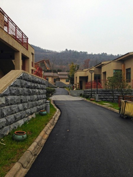 Rows of "townhouses", and villas with private hotspring tubs, away from the main hotel compound.