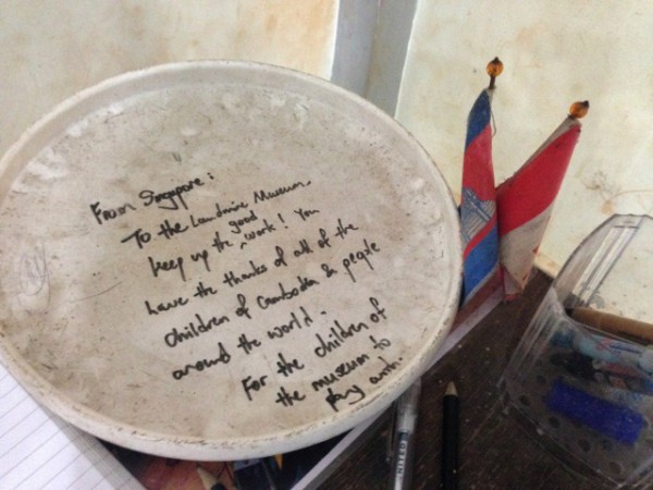 A little note on a frisbee we saw on the way out, from a fellow Singaporean.